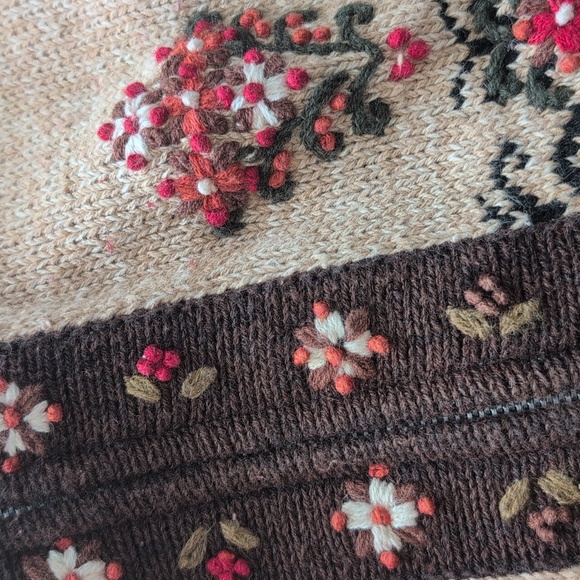 Erika Floral Embroidered Knit Fall Vest - Picture 6 of 6